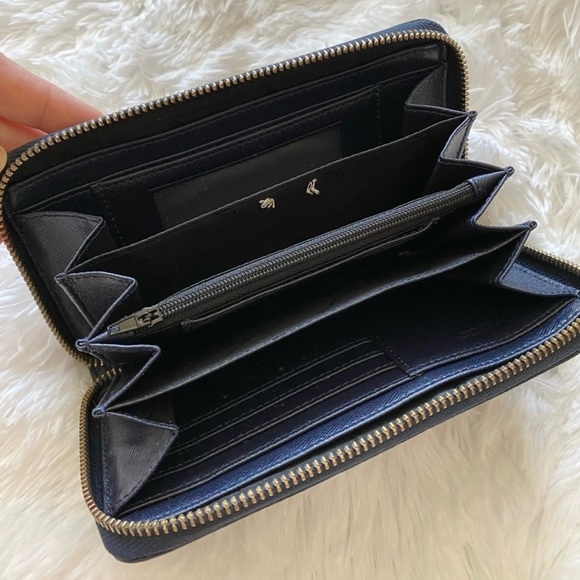 💙COCCINELLE wallet💙 - Picture 4 of 4